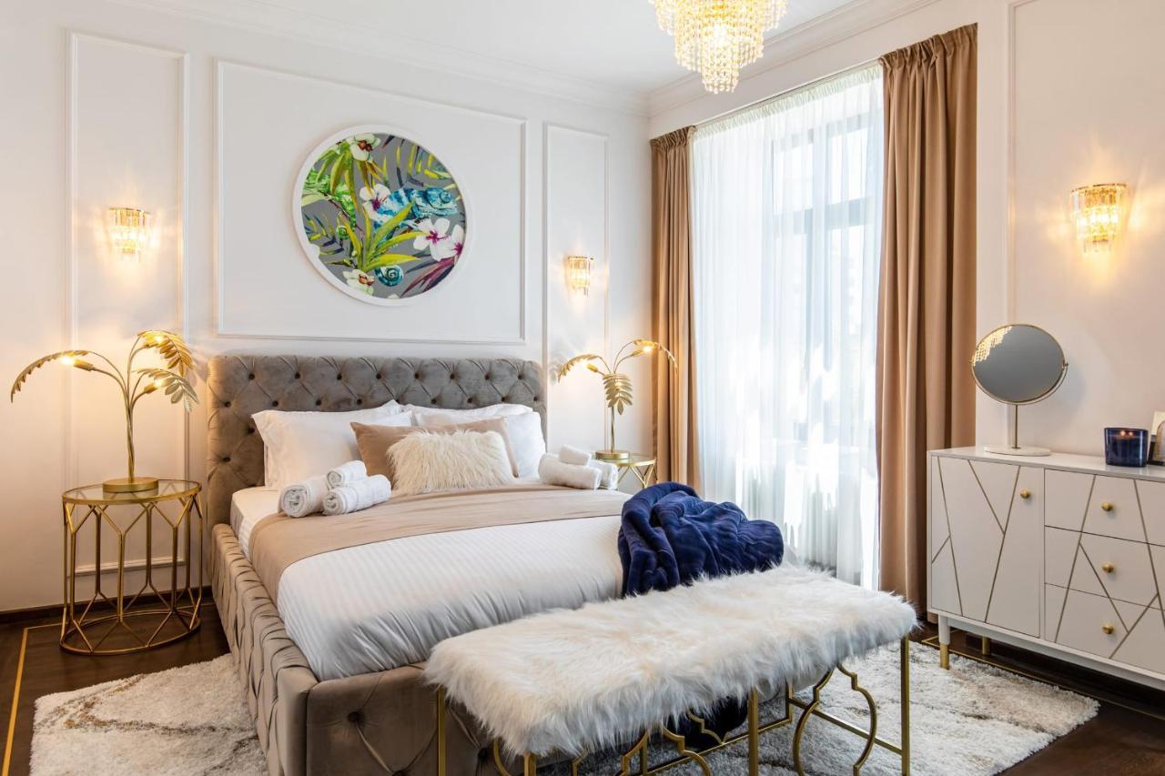 Holt Old Town One Bedroom * בוקרשט
